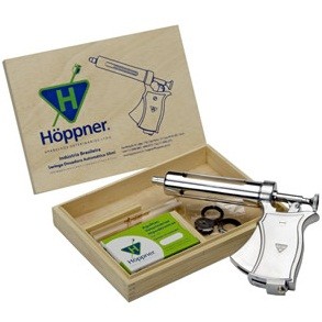 SERINGA DOSADORA AUTOMATICA HOPPNER (PISTOLA) - 50ml (com estojo de madeira) Estojo de madeira - 1 Seringa e acessórios