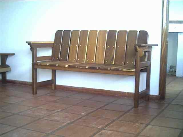 Banco de Madeira 