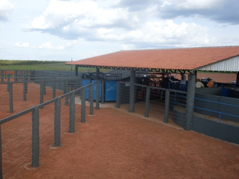 COBERTURA P/ ÁREA DE SERVIÇO DO CURRAL ANTI ESTRESSE  